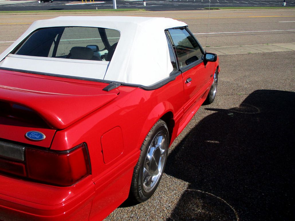 1992 Ford Mustang GT image 5