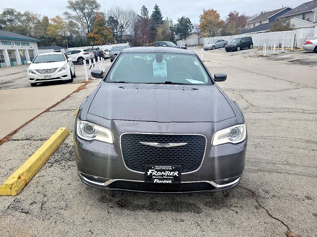 2016 Chrysler 300 Limited Edition image 2