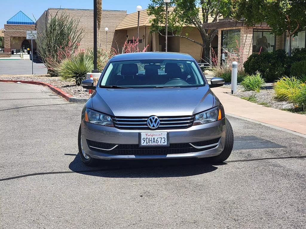 2015 Volkswagen Passat S image 1