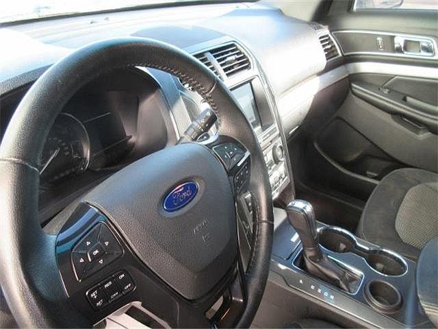 2017 Ford Explorer XLT image 8