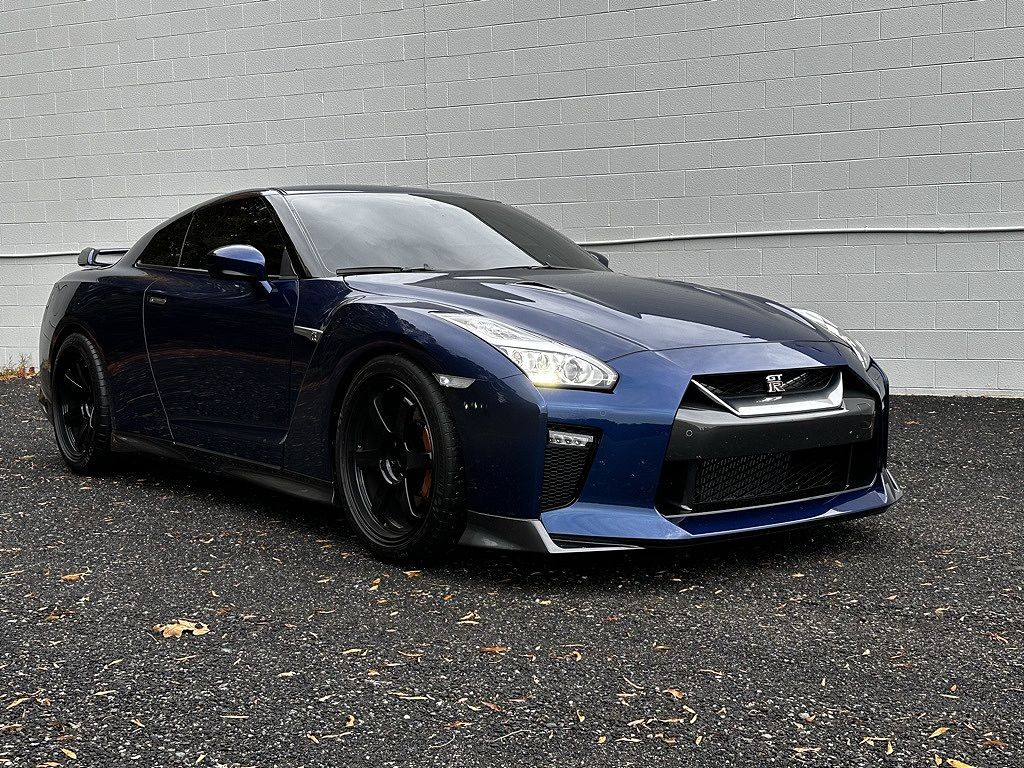 2019 Nissan GT-R Premium image 1