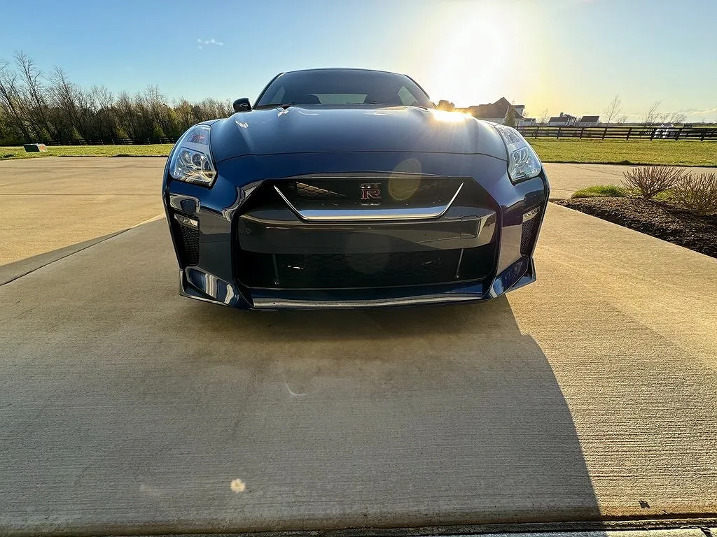 2019 Nissan GT-R Premium image 2