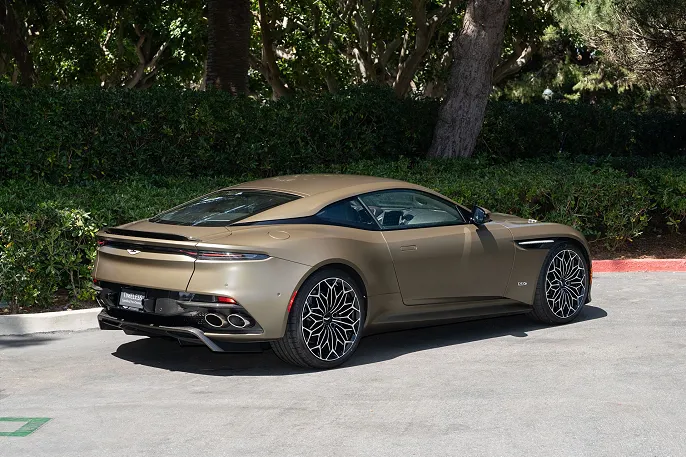 2020 Aston Martin DBS