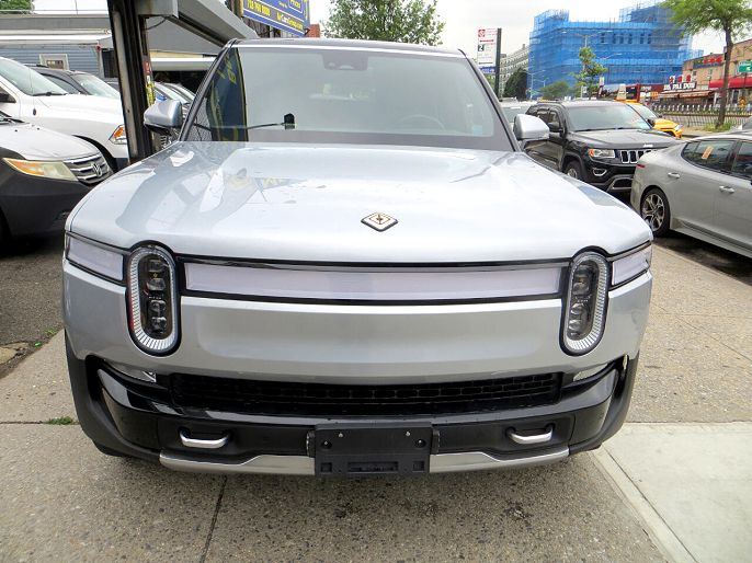 2023 Rivian R1S