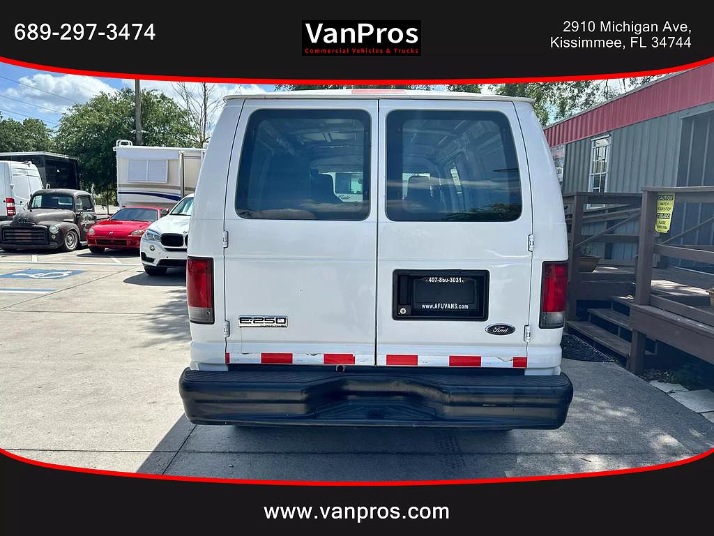 2010 Ford Econoline E-250 image 3