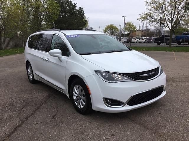 2017 Chrysler Pacifica null image 3