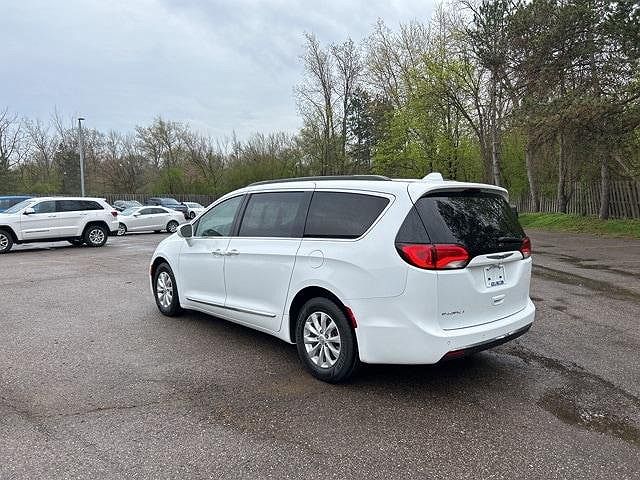 2017 Chrysler Pacifica null image 4