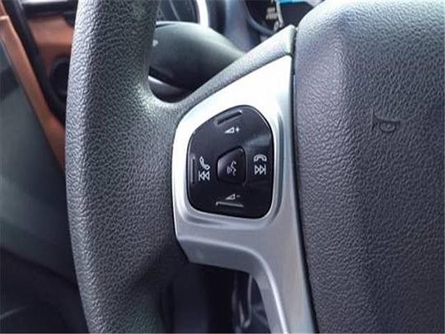 2017 Ford Fiesta SE image 10
