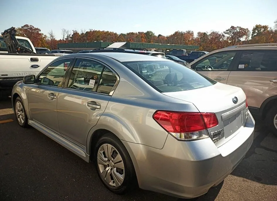 2013 Subaru Legacy 2.5i image 2