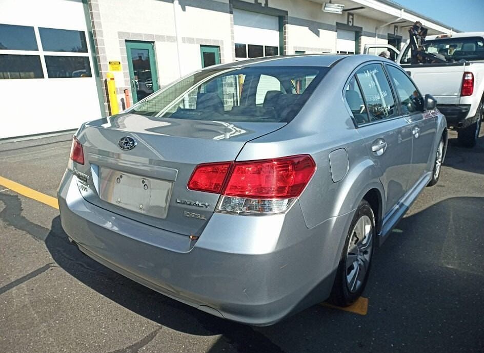 2013 Subaru Legacy 2.5i image 4