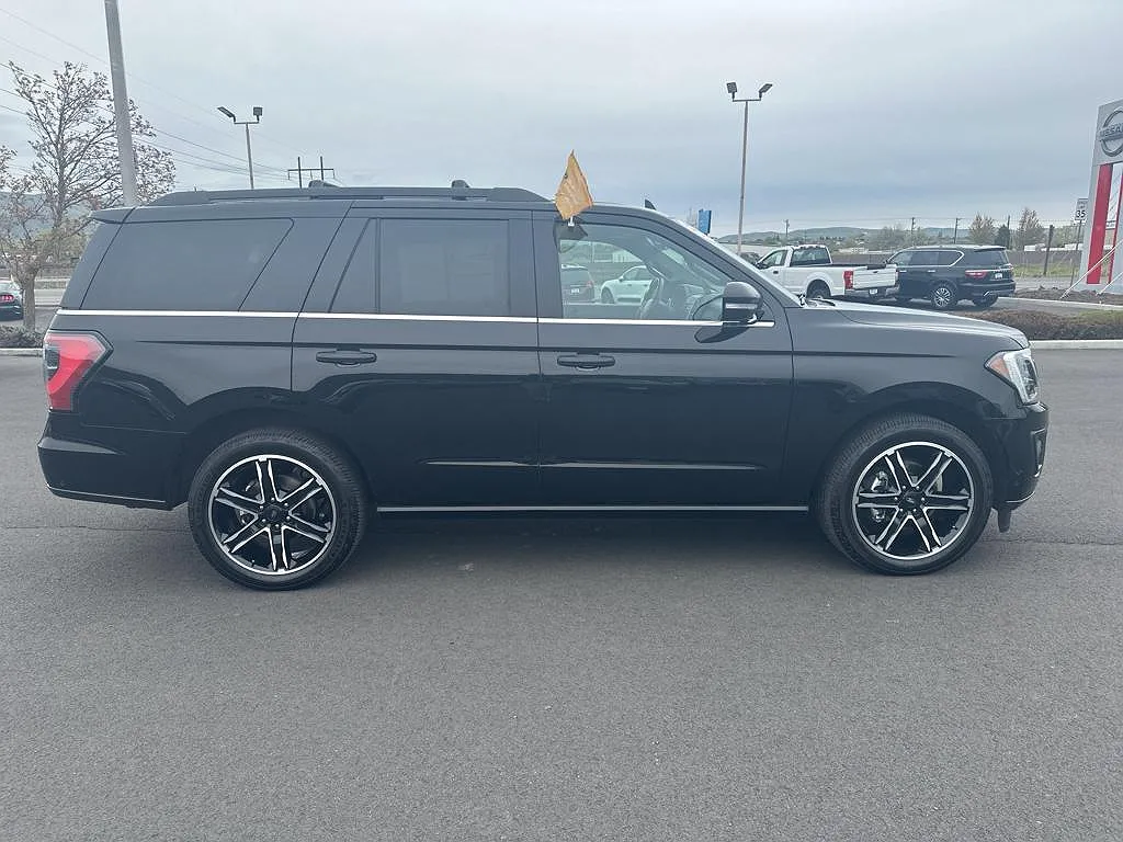 2019 Ford Expedition Limited image 2