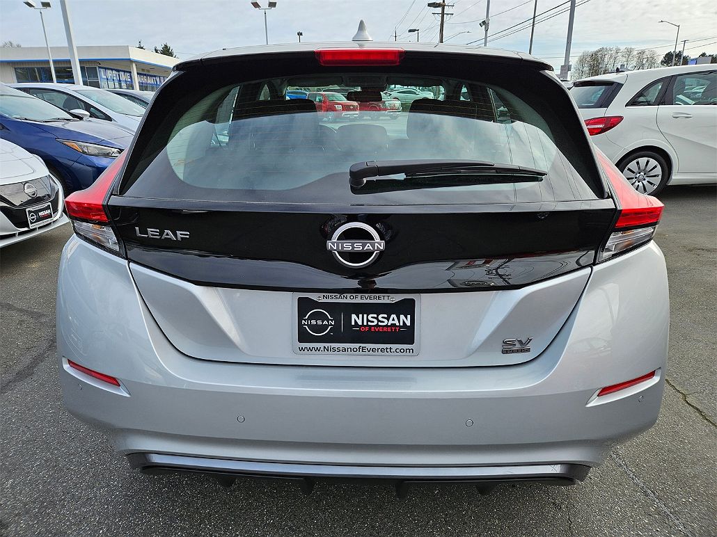 2024 Nissan Leaf SV image 3