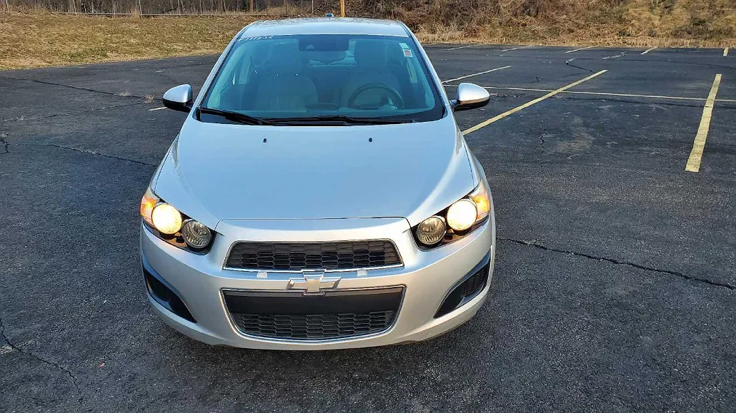 2015 Chevrolet Sonic LT image 2