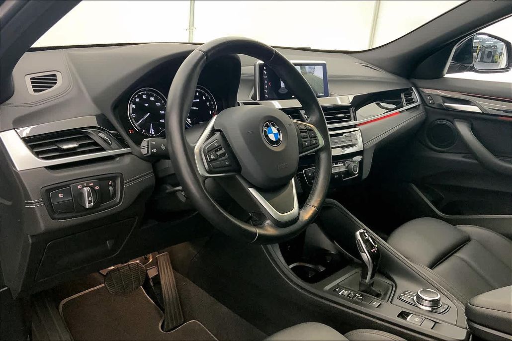 2021 BMW X2 xDrive28i image 1