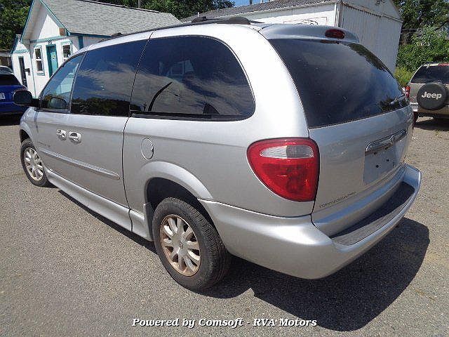 2003 Chrysler Town & Country LX image 14