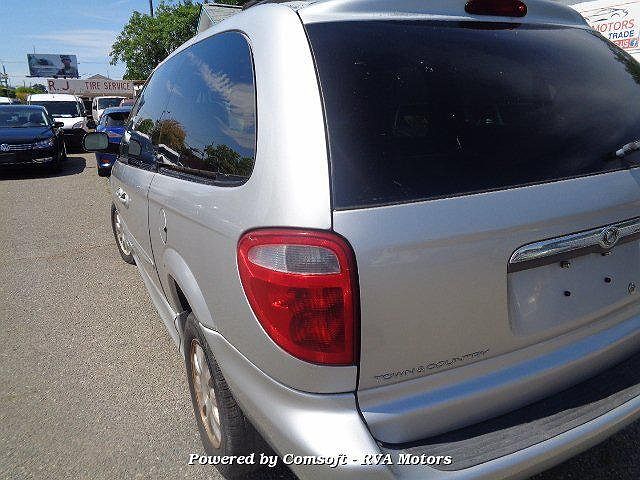 2003 Chrysler Town & Country LX image 15