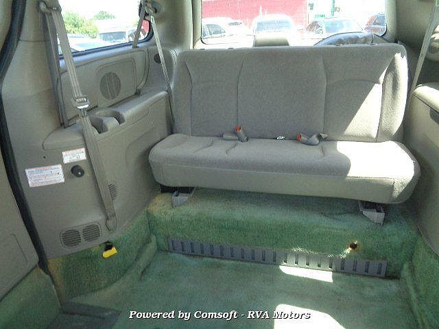 2003 Chrysler Town & Country LX image 18