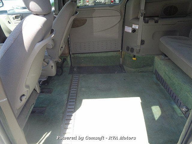 2003 Chrysler Town & Country LX image 19