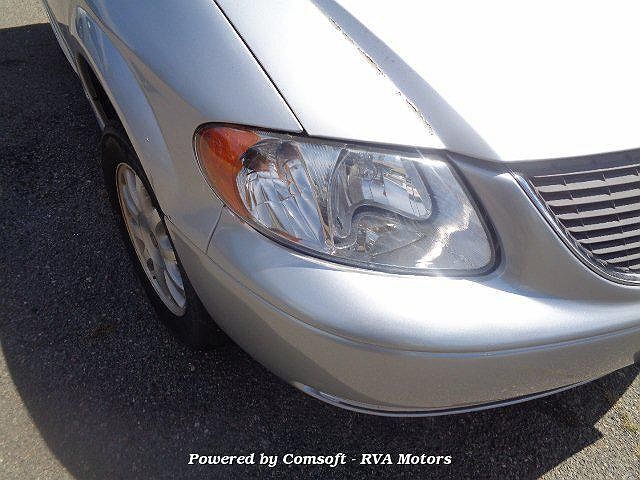 2003 Chrysler Town & Country LX image 22