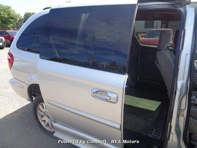 2003 Chrysler Town & Country LX image 23