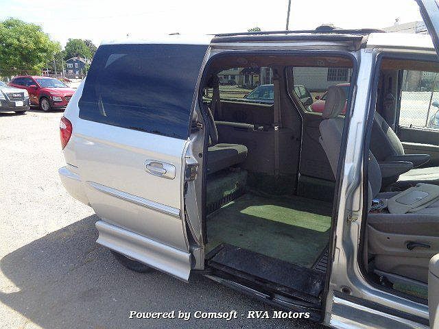 2003 Chrysler Town & Country LX image 24