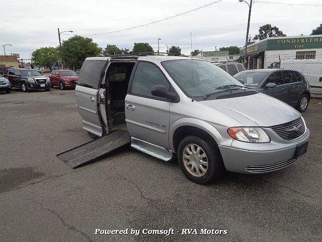 2003 Chrysler Town & Country LX image 2