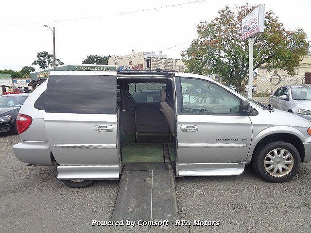 2003 Chrysler Town & Country LX image 3