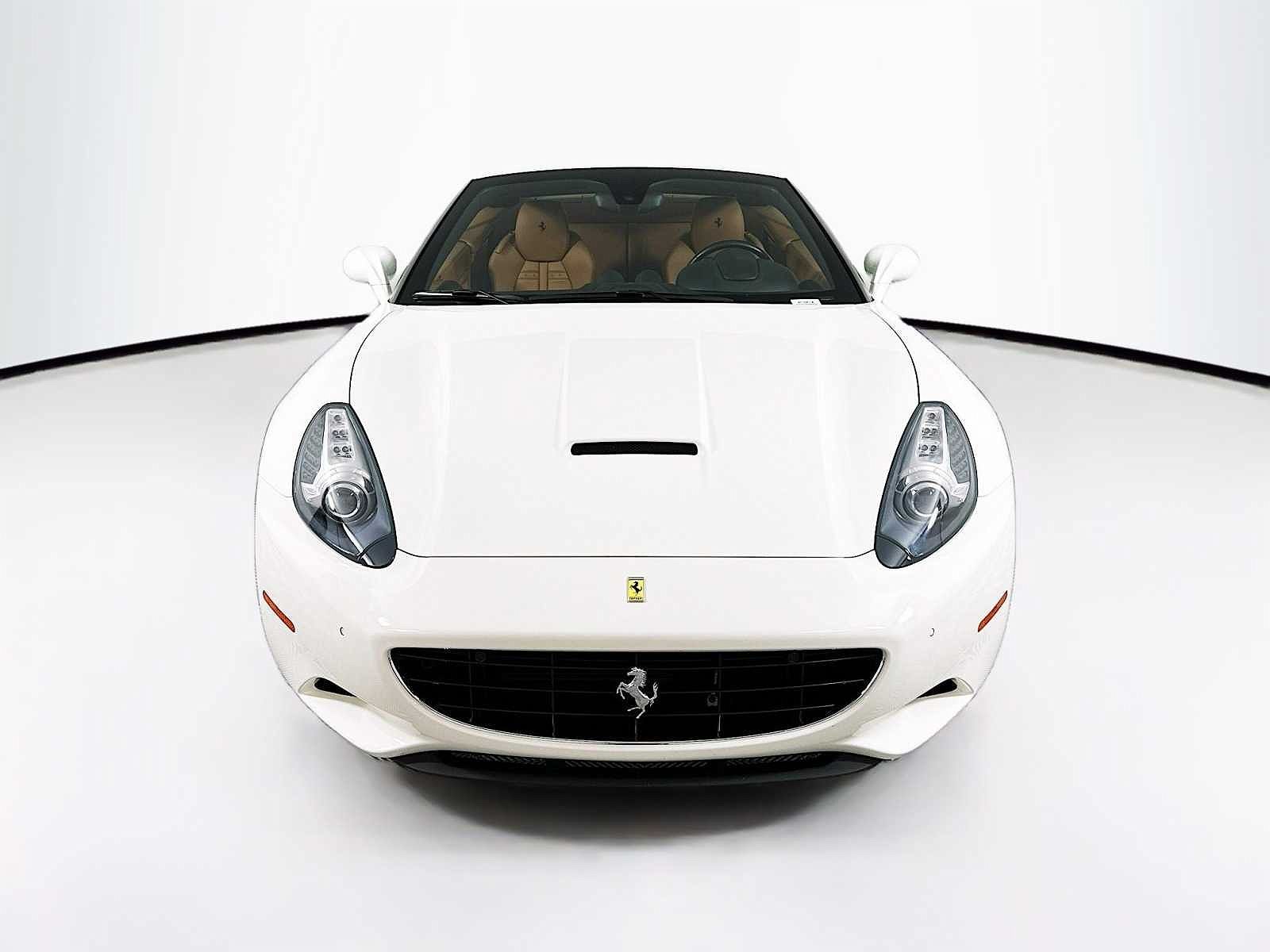 2014 Ferrari California null image 1