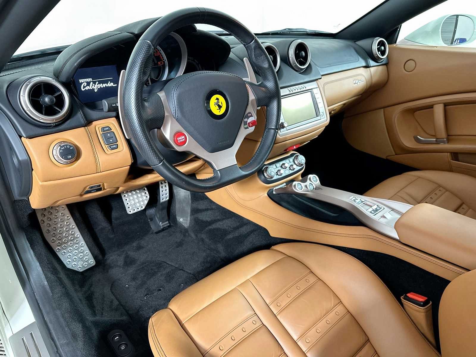 2014 Ferrari California null image 6