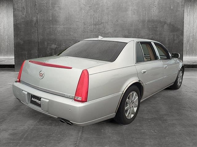 2011 Cadillac DTS Premium image 4