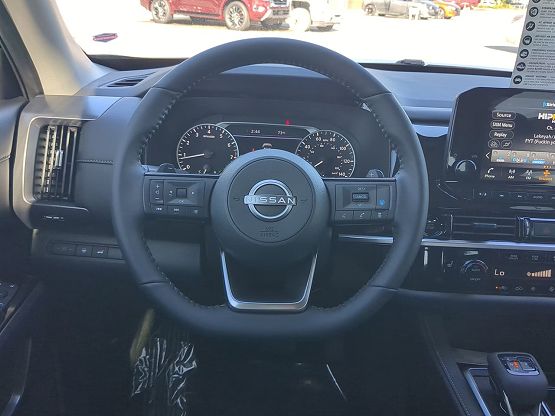 2025 Nissan Pathfinder SL photo 11
