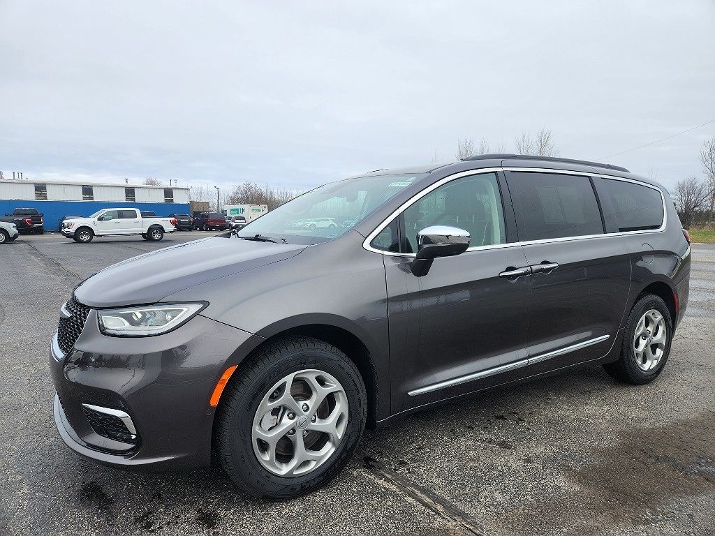 2022 Chrysler Pacifica Limited image 2