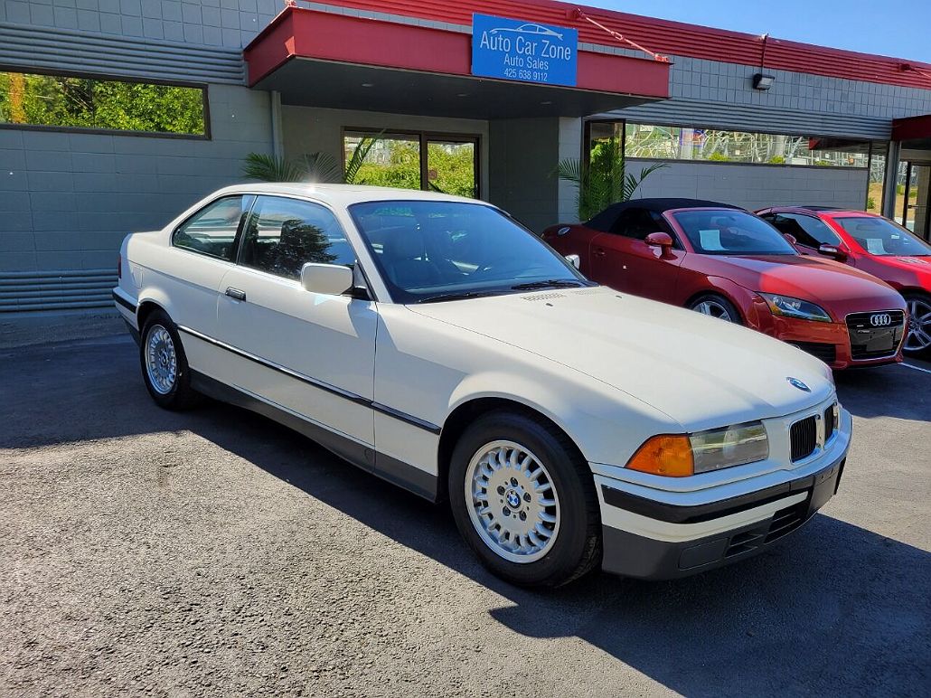 1993 BMW 3 Series 318iS image 1