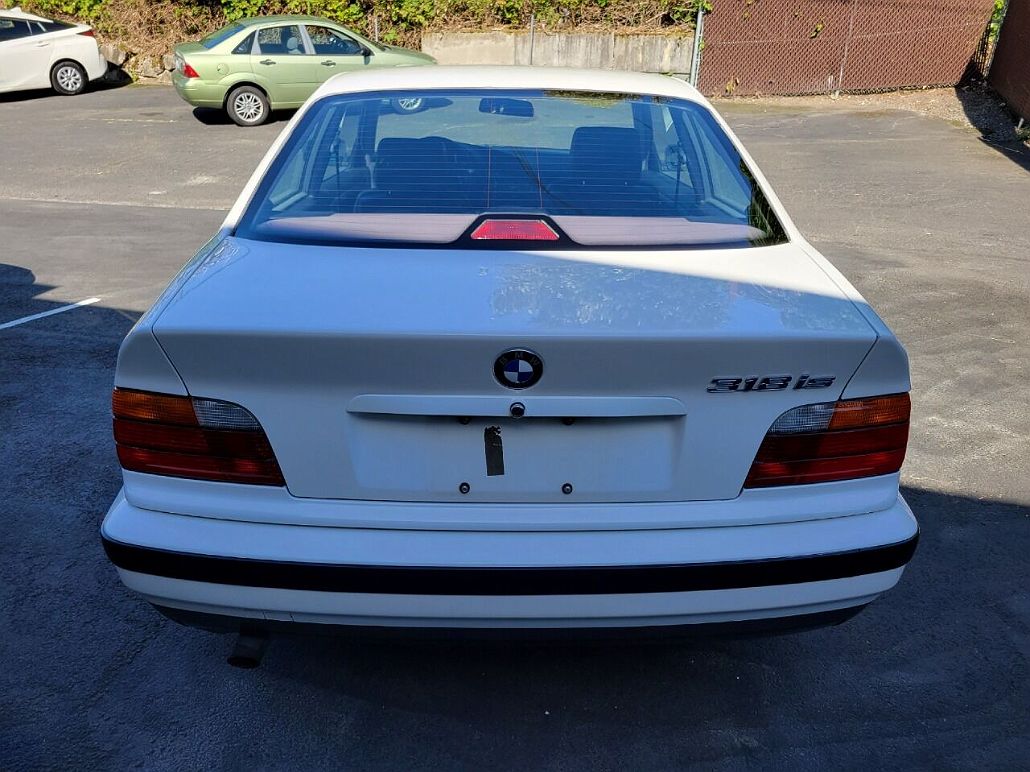 1993 BMW 3 Series 318iS image 4