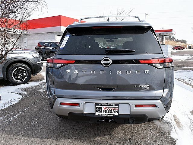 2024 Nissan Pathfinder Platinum image 4