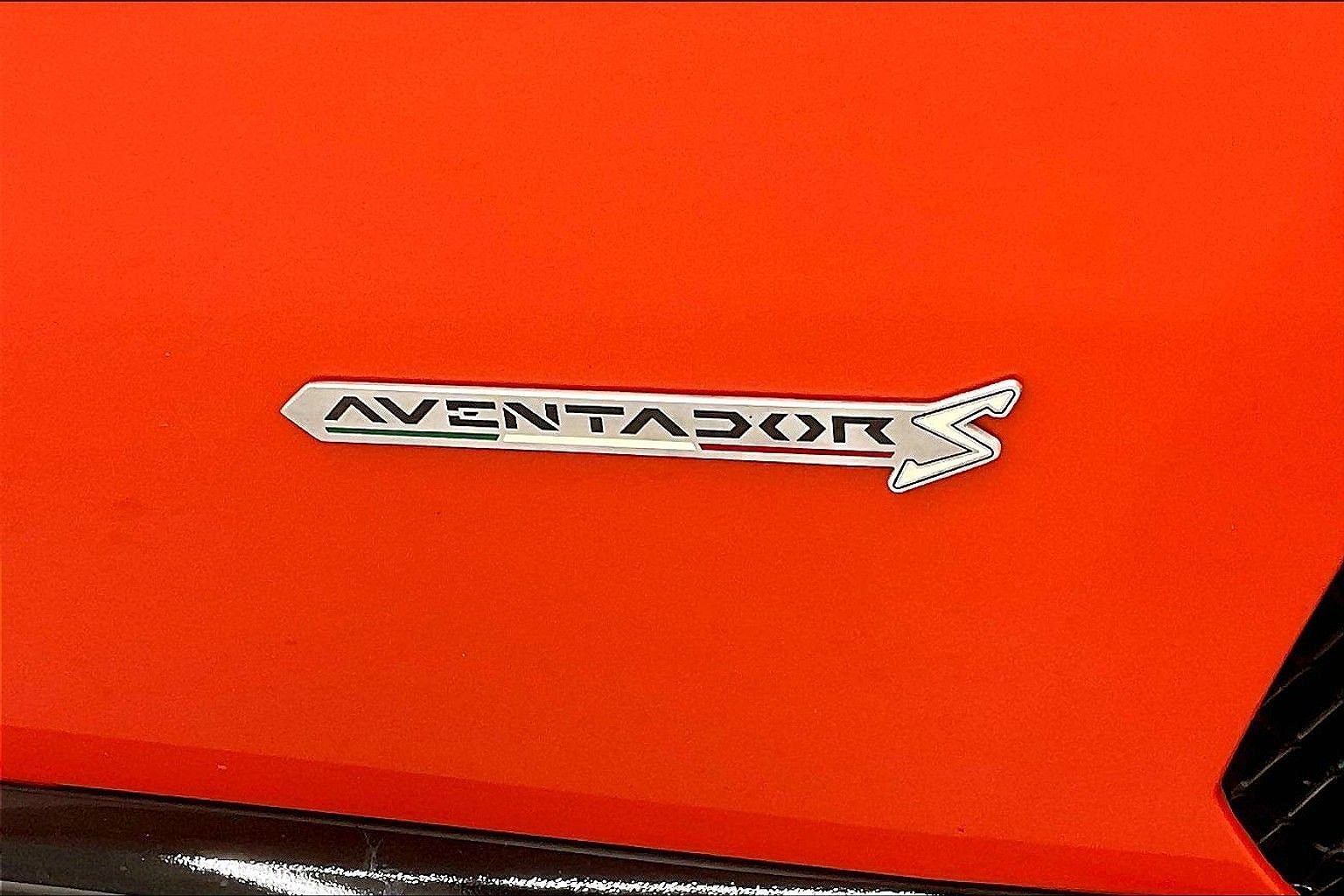 2018 Lamborghini Aventador S image 17