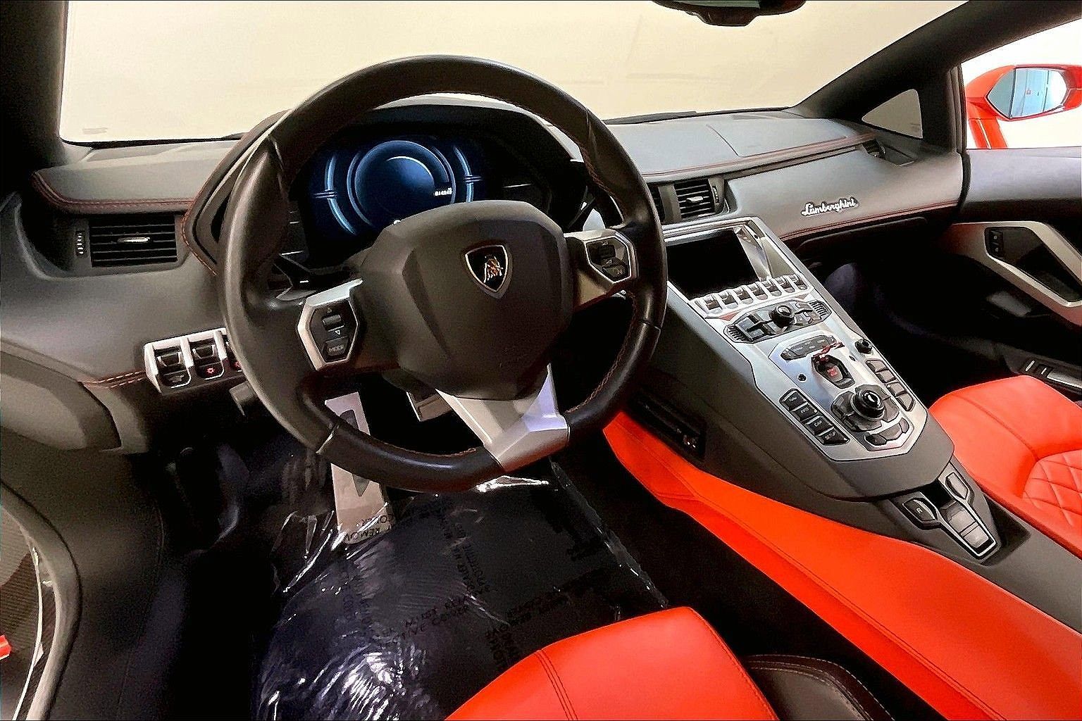 2018 Lamborghini Aventador S image 21