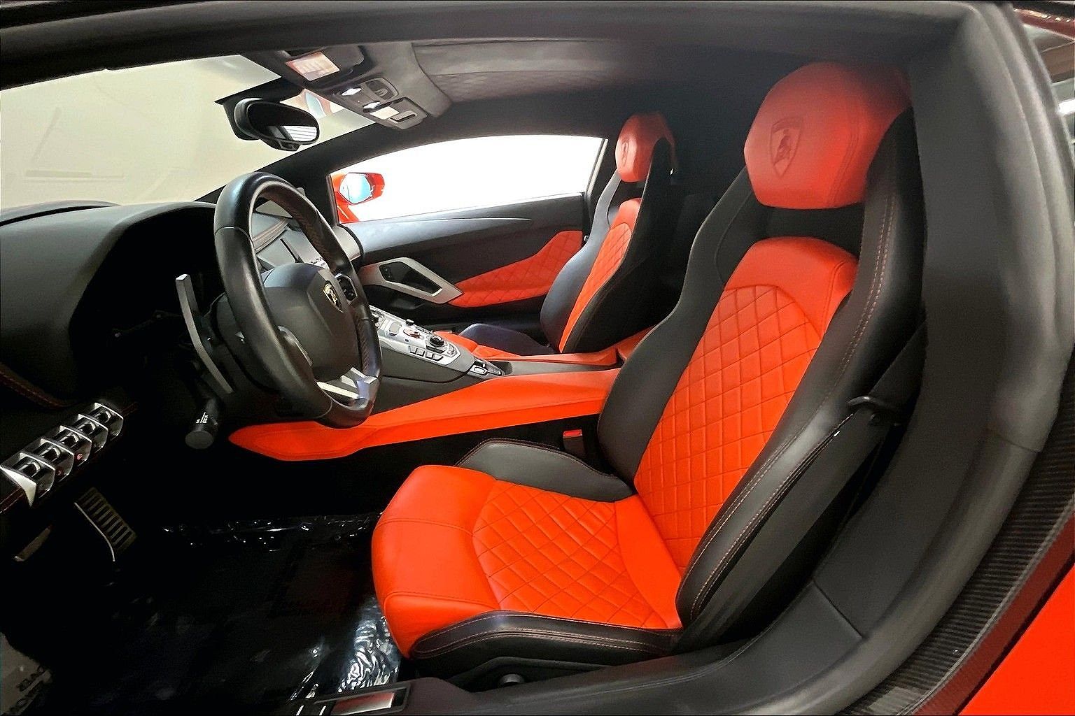 2018 Lamborghini Aventador S image 26