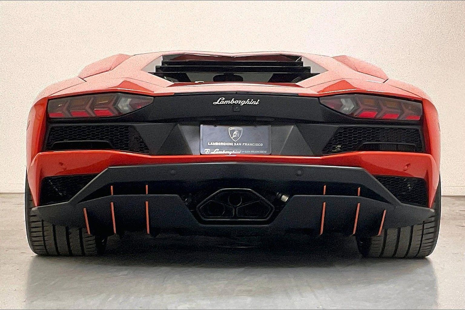 2018 Lamborghini Aventador S image 4