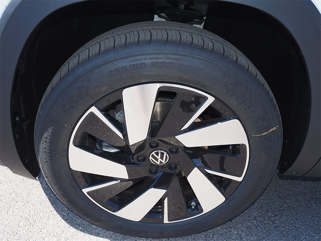 2024 Volkswagen Atlas SE image 4