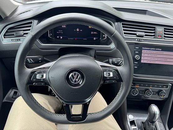 2021 Volkswagen Tiguan SEL photo 11
