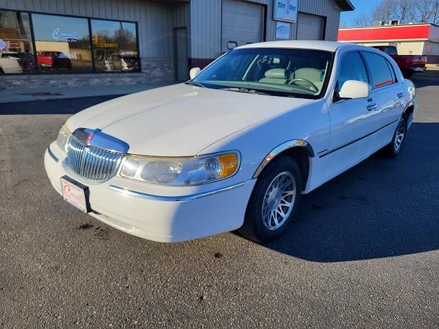 2000 Lincoln Town Car Signature image 1