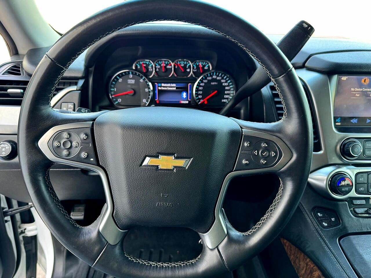 2015 Chevrolet Suburban LTZ image 12
