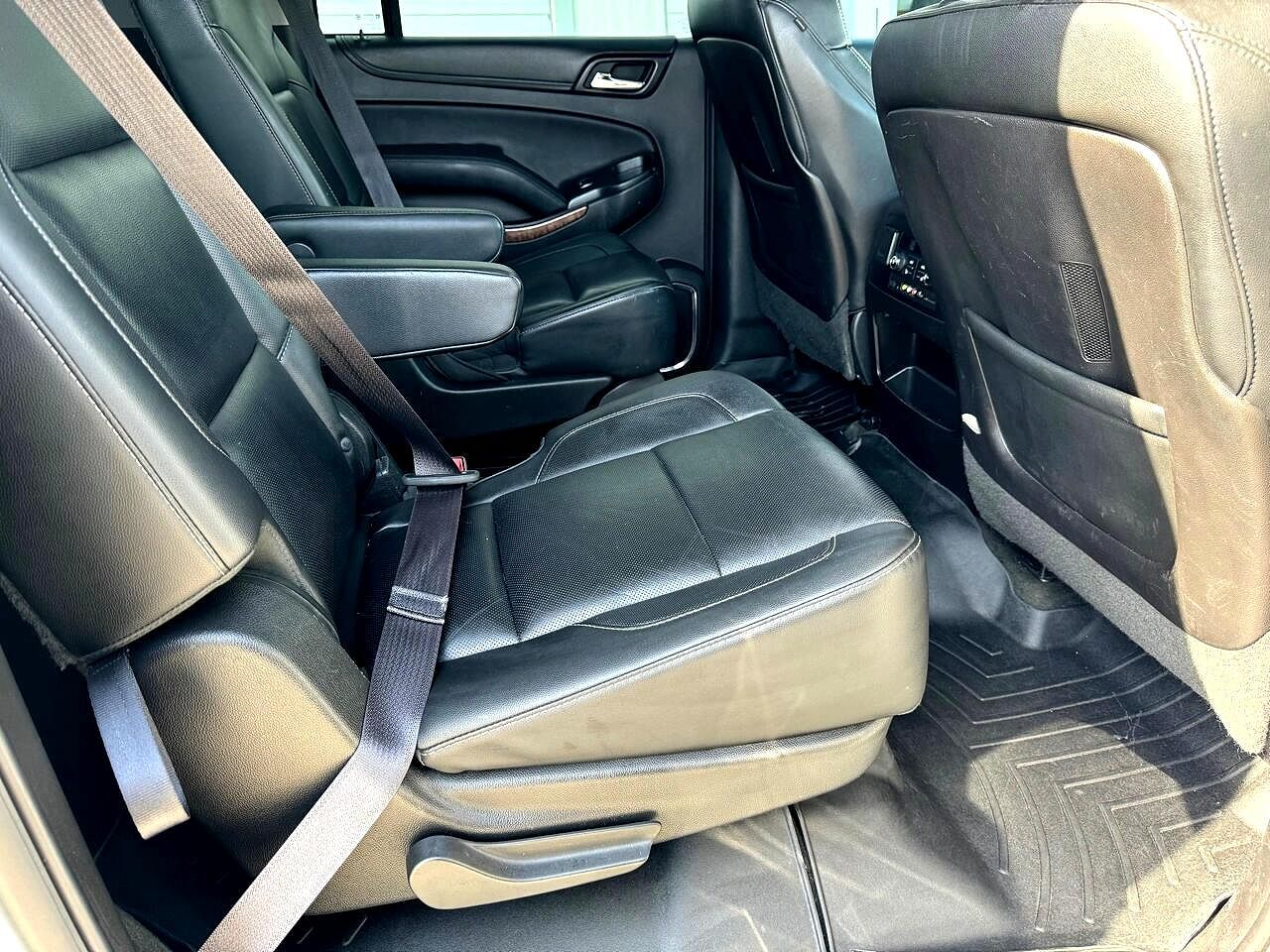 2015 Chevrolet Suburban LTZ image 25