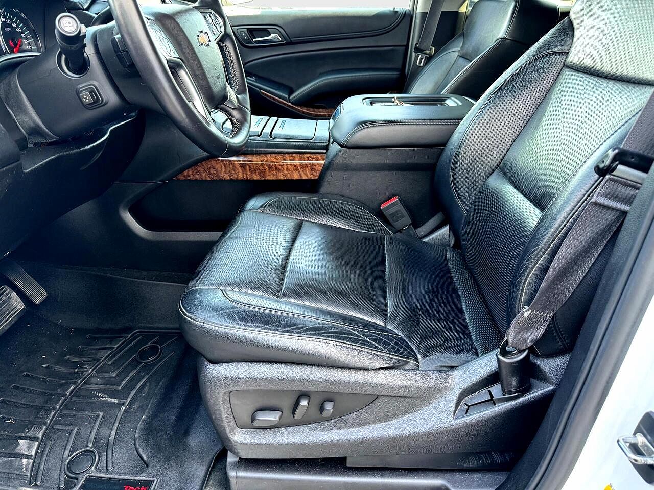 2015 Chevrolet Suburban LTZ image 8