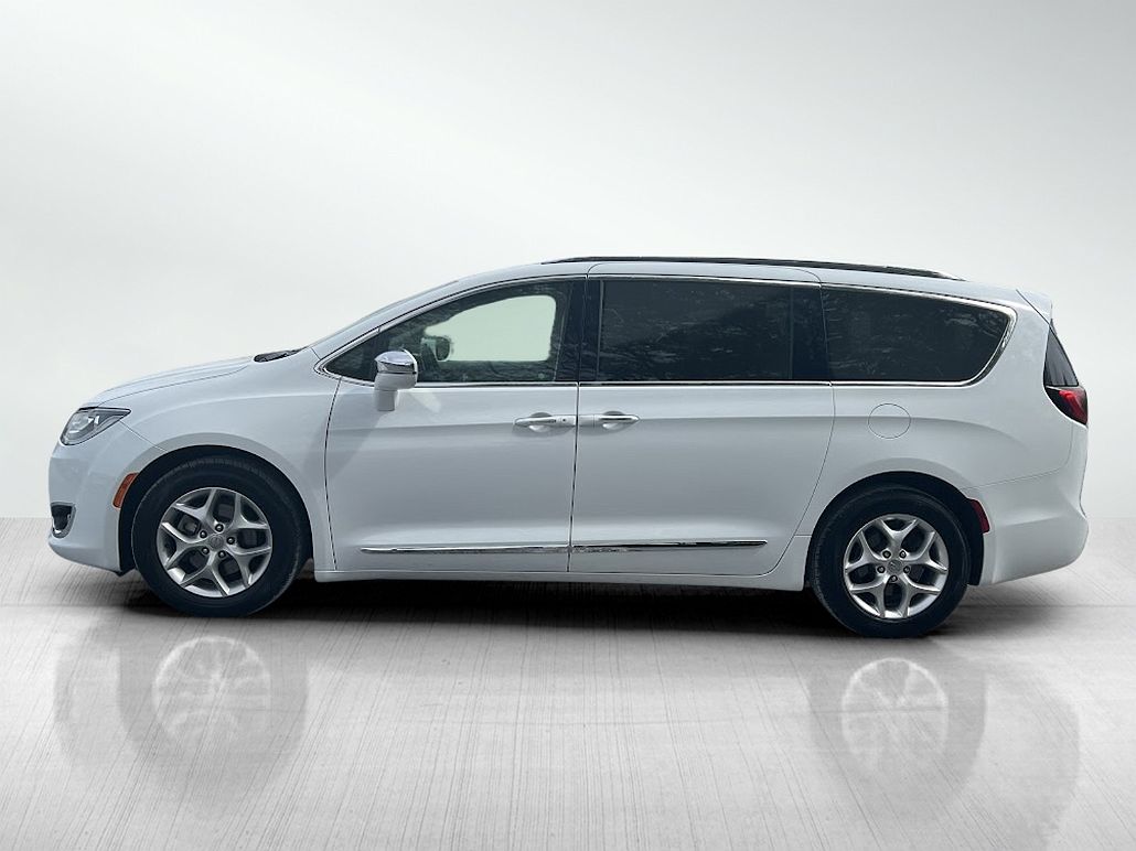 2020 Chrysler Pacifica Limited image 3