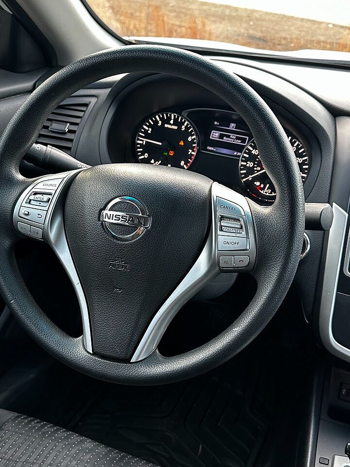 2016 Nissan Altima S image 4