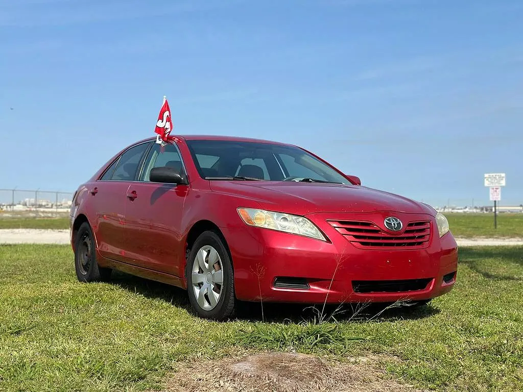 2008 Toyota Camry LE image 0