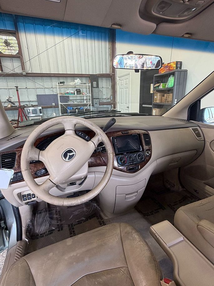 2002 Mazda MPV