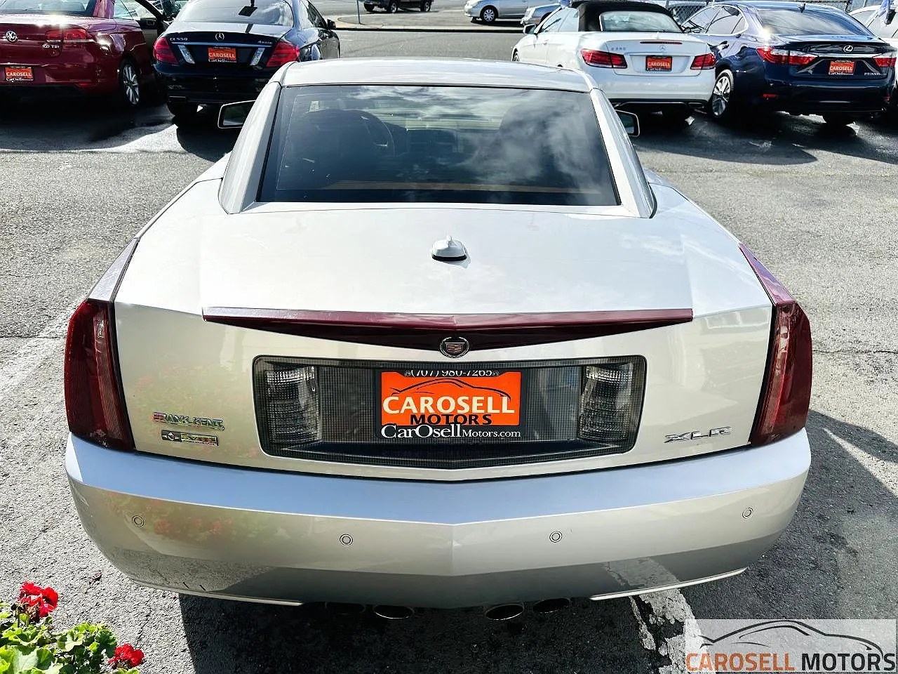 2005 Cadillac XLR Base image 8